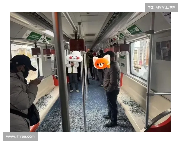 突发!上海地铁内持刀伤人事件发生,目击者现场回忆细节震惊网友 突发!上海地铁内持刀伤人事件发生,目击者现场回忆细节震惊网友